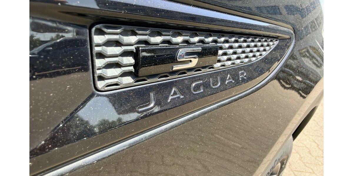 Jaguar E-Pace R-Dynamic S AWD/TOP/AHK/PANO 57.200 km 22.999 &euro; Frankfurt 60386