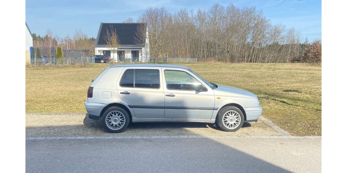 VW Golf 146.301 km 2.990 &euro; Friedberg 86316