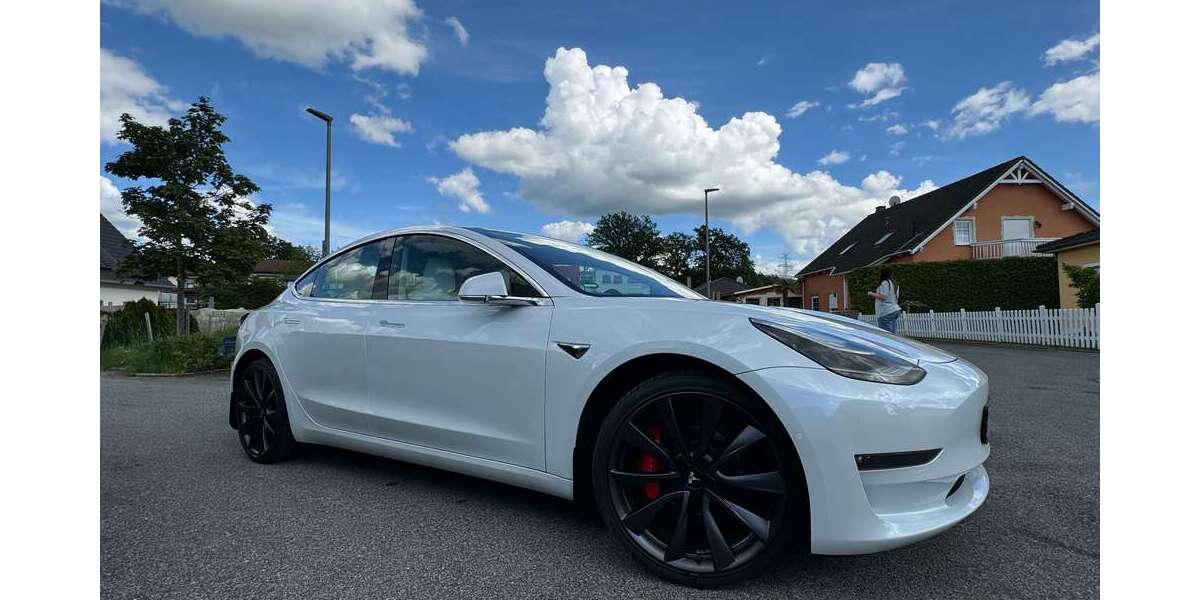 Tesla Model 3 94.400 km 25.999 &euro; Radeberg 01454