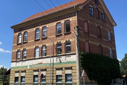 Solides Mehrfamilienhaus steht zum Verkauf 16 zimmer