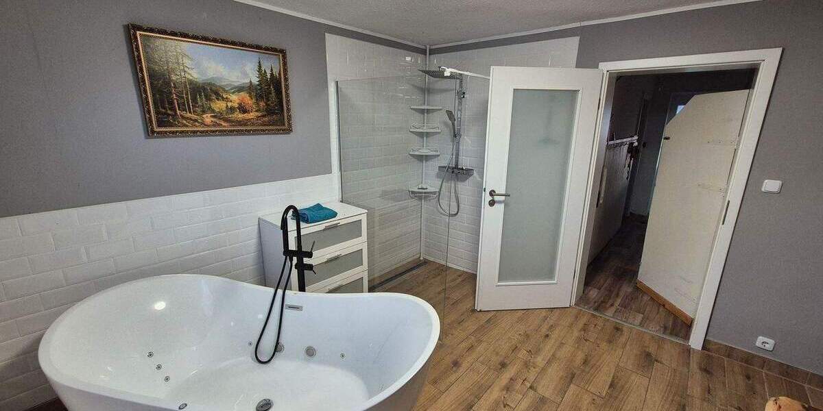 Wohnhaus mit großem Potenzial in Neubrandenburg 4 zimmer