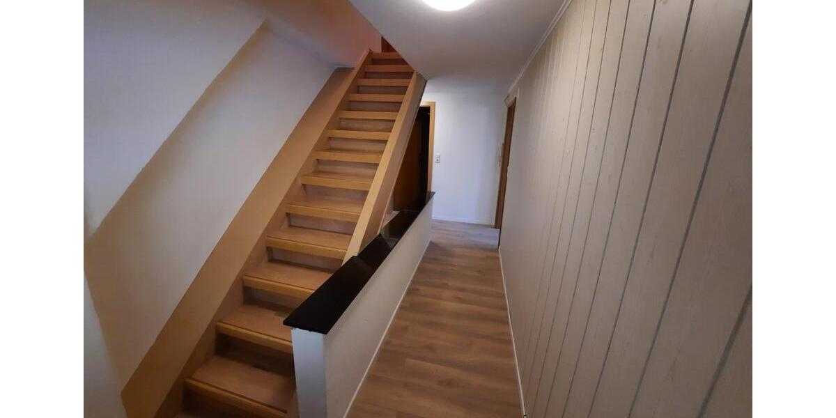 Etagenwohnung Durach - 3 Zimmer, 95 m&sup2;, 1.300&euro; | Angebot:26321397