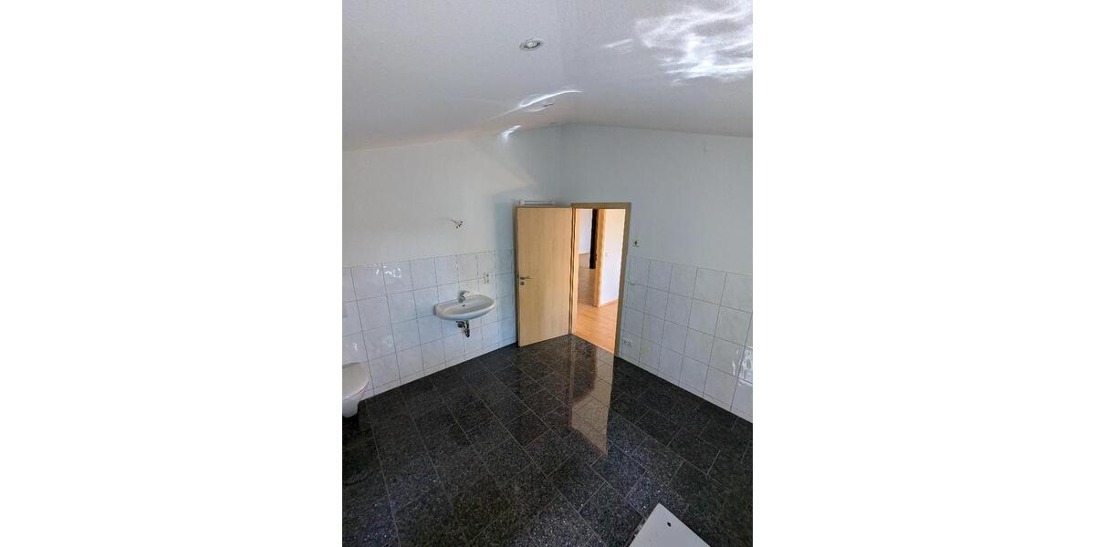 Dachgeschoßwohnung Chemnitz Altendorf - 5 Zimmer, 280 m&sup2;, 1.270&euro; | Angebot:25447488