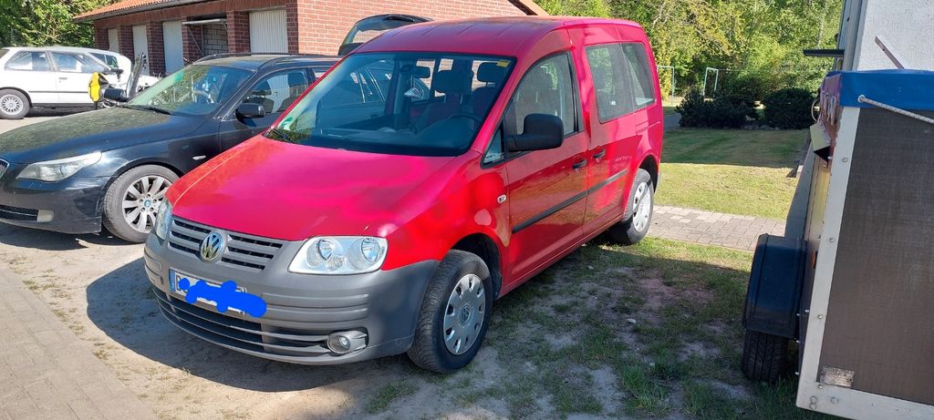 VW Caddy 159.000 km 4.999 &euro; Braunschweig 38108
