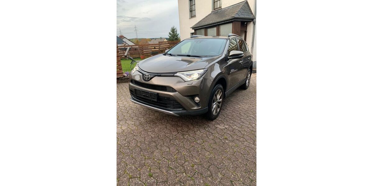 Toyota RAV 4 97.502 km 19.100 &euro; Baasem 53949