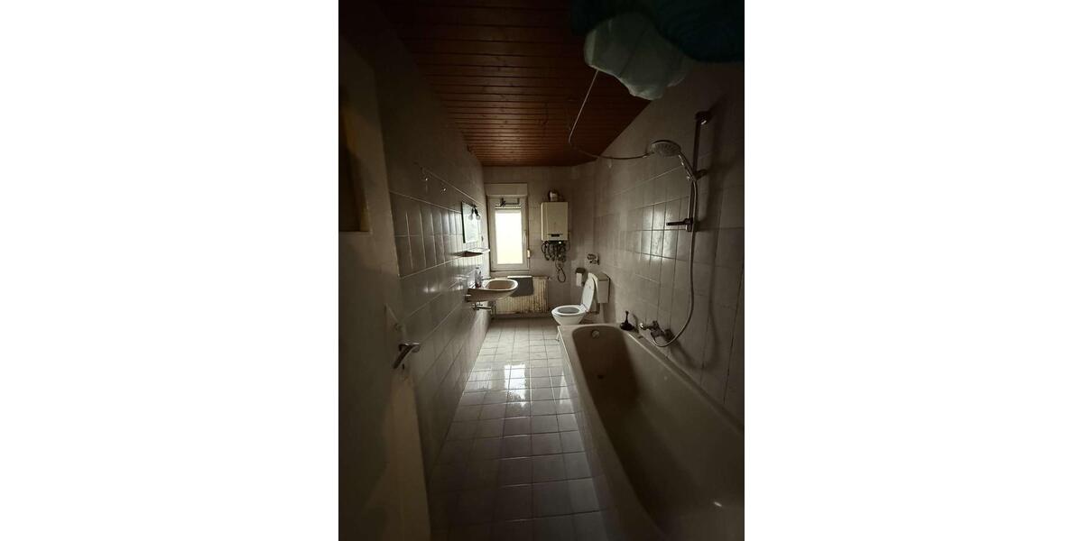 Etagenwohnung Saarbrücken West - 3 Zimmer, 100 m&sup2;, 800&euro; | Angebot:25415306