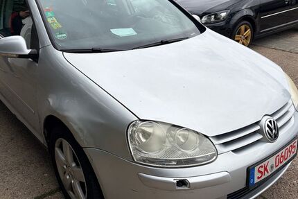 VW Golf 224.000 km 649 &euro; HALLE 06116