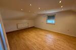 Dachgeschoßwohnung Alteglofsheim - 3 Zimmer, 90 m&sup2;, 1.100&euro; | Angebot:26250546