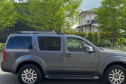 Nissan Pathfinder 199.000 km 13.900 &euro; Mainz-Kostheim 55246
