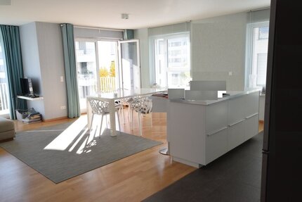 Hochwertige Wohnung mit großem Balkon, Rheinblick, Wellness im Haus!