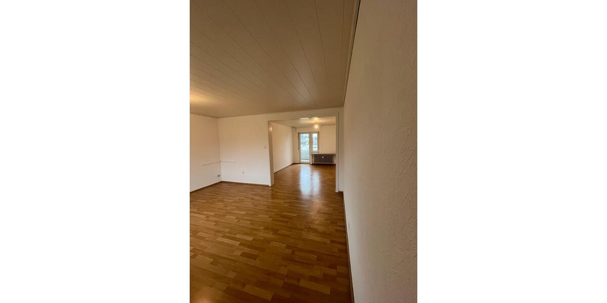 Großzügig geschnittene helle Etagenwohnung Balkon nahe Stadtkern 3 zimmer