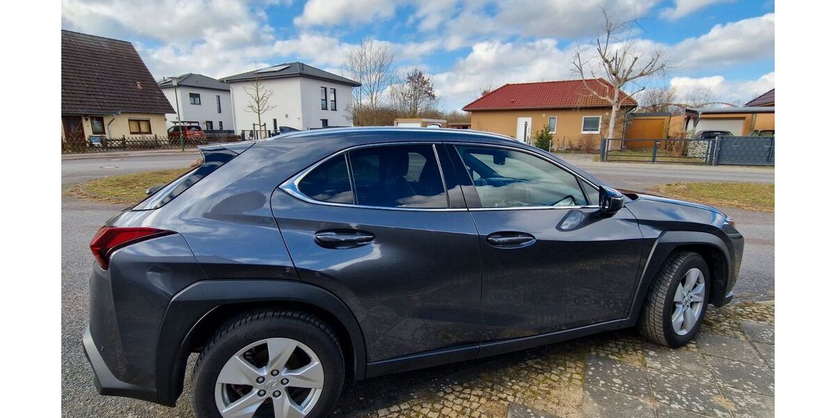 Lexus UX 66.000 km 29.900 &euro; Brieselang 14656