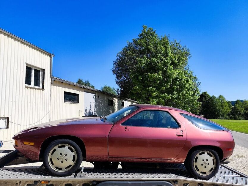 928