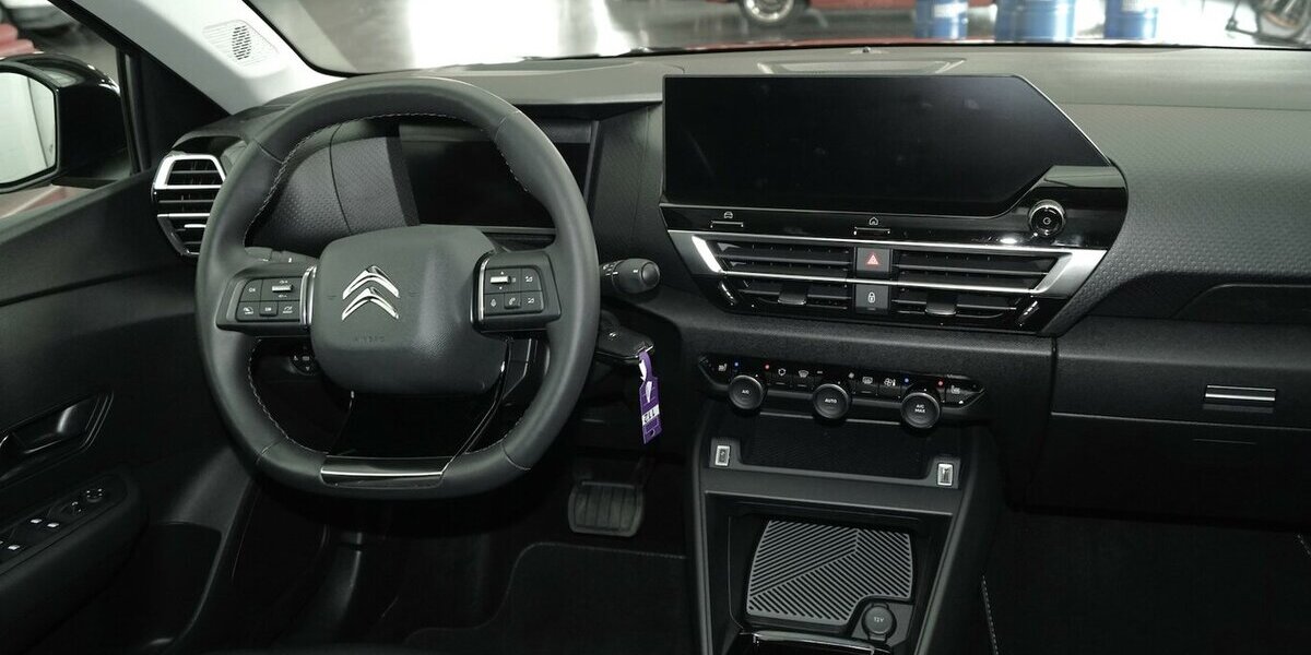 Citroen e-C4 e- 136 Shine 50 KWh LED CARPLAY 43.800 km 16.890 &euro; Lich 35423