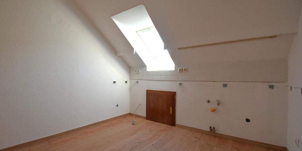 Ruhig gelegenes Wohnhaus mit Balkon, Terrasse, Garage, Carport und Aussicht in Gerolstein-Müllenborn 5 zimmer