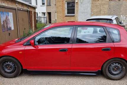 Honda Civic 59.570 km 2.400 € Bibra 07768