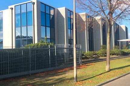 LUXE BURORAEUME ZU VERMIETEN, MIT GEMEINSCHAFTSKUECHE UND TOILETT zimmer