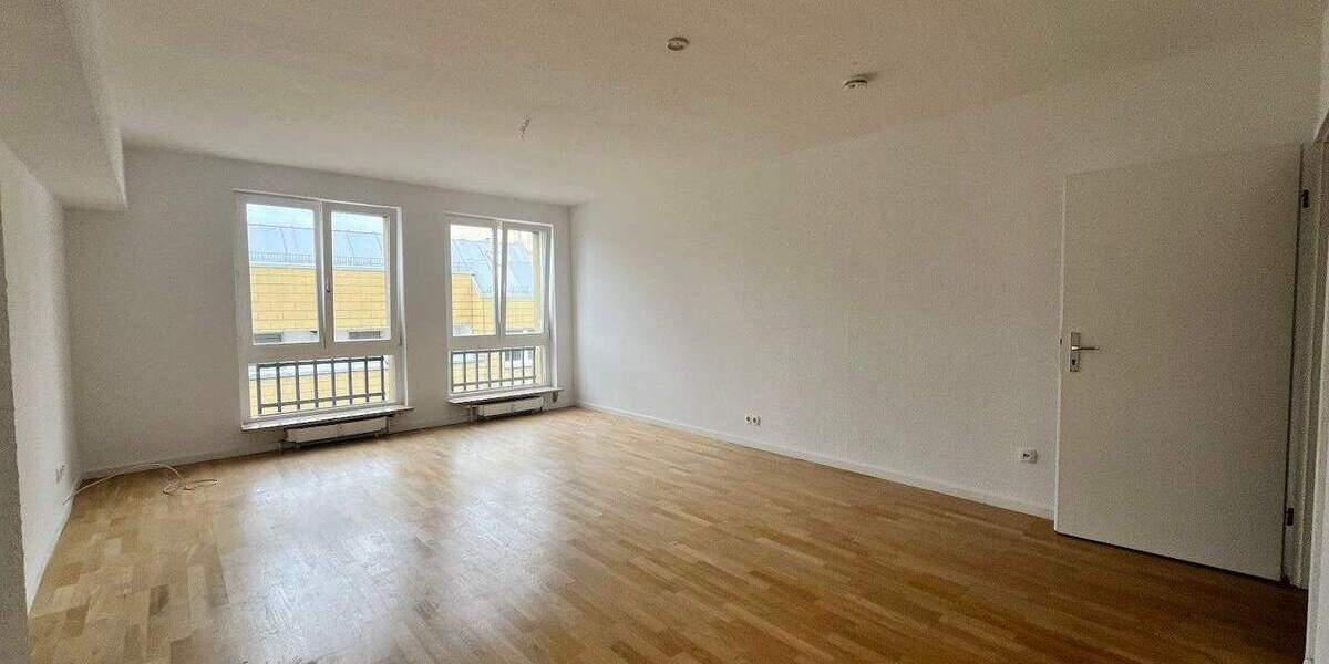 Etagenwohnung Wiesbaden Mitte - 2 Zimmer, 100 m&sup2;, 1.200&euro; | Angebot:25778336