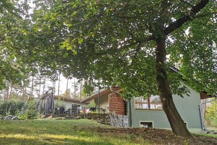 Traumhaftes Grundstück am See mit modernem Bungalow