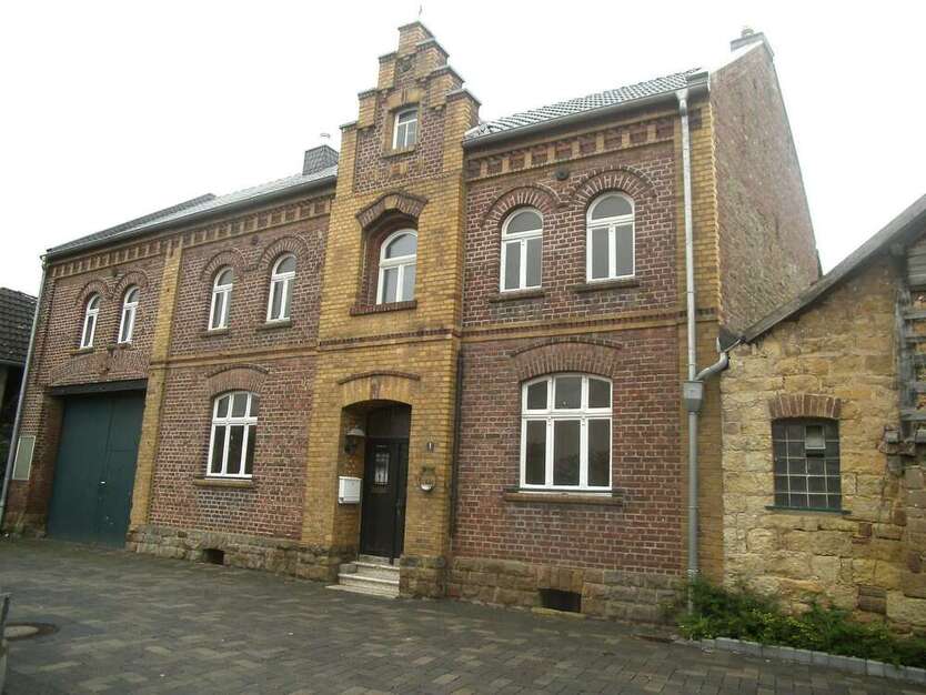 Haus zum Kaufen in Heimbach-Vlatten 349.000 € 200 m²
