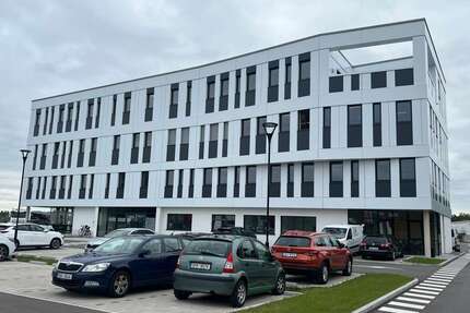 Büro in Obertraubling 5.987 € 406 m²
