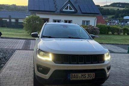Jeep Compass 94.000 km 16.700 &euro; Neroth 54570