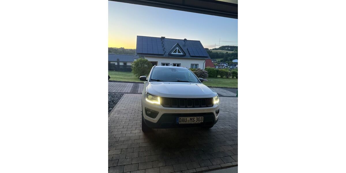 Jeep Compass 94.000 km 16.700 &euro; Neroth 54570