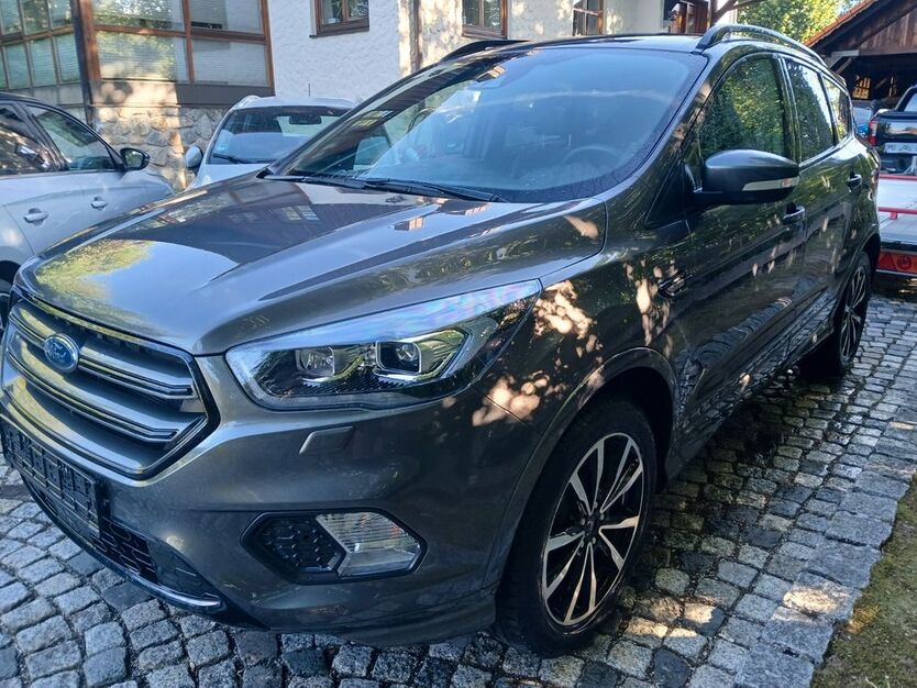 Ford Kuga 83.000 km 13.999 € Regensburg-Bernhardswald 93170