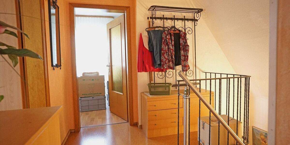 Doppelhaushälfte Kaufungen / Oberkaufungen Oberkaufungen - 7 Zimmer, 202 m&sup2;, 280.000&euro; | Angebot:25139920