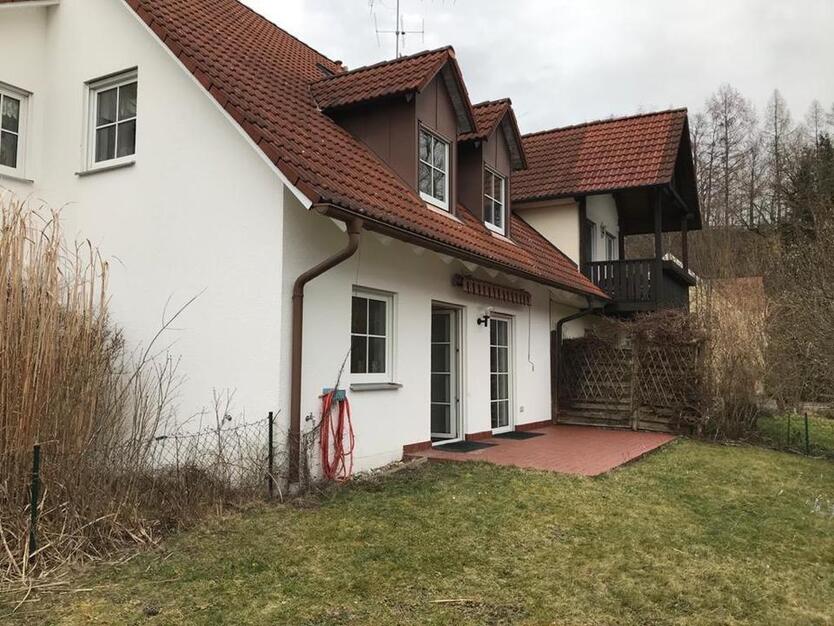 3 Zimmer Wohnung im Erdgeschoss mit Garage, Carport und Garten
