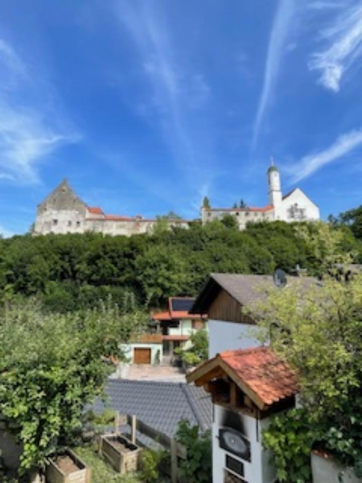 Provisionsfrei! Doppelhaushälfte mit Burgblick in IsenBurgrain