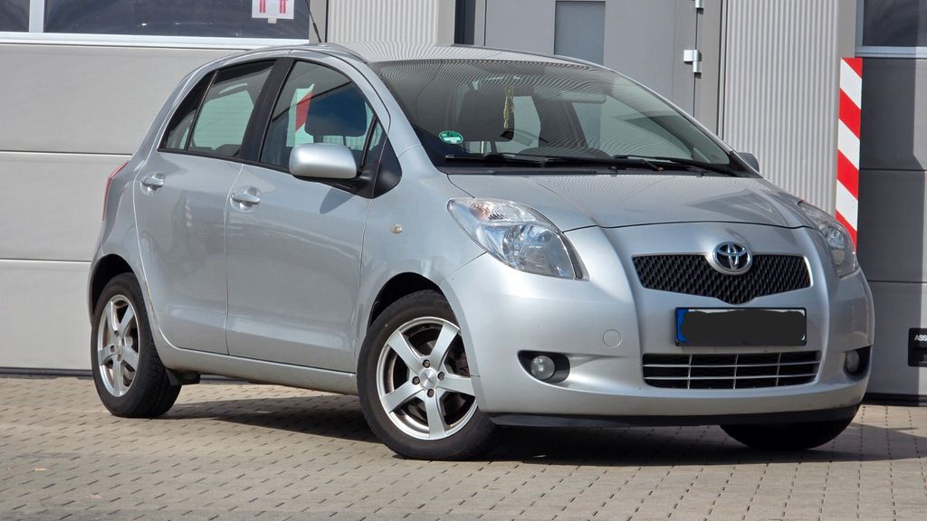 Toyota Yaris 204.000 km 3.480 &euro; Friedrichsdorf (10 Min. nördlich von Frankfurt/M) 61381