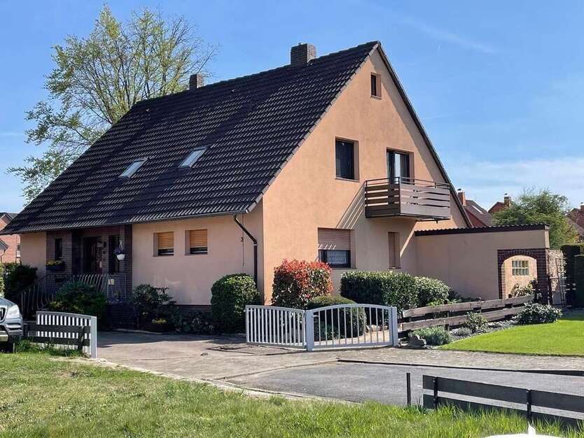 Haus zum Kaufen in Uetze 475.000 € 210 m²