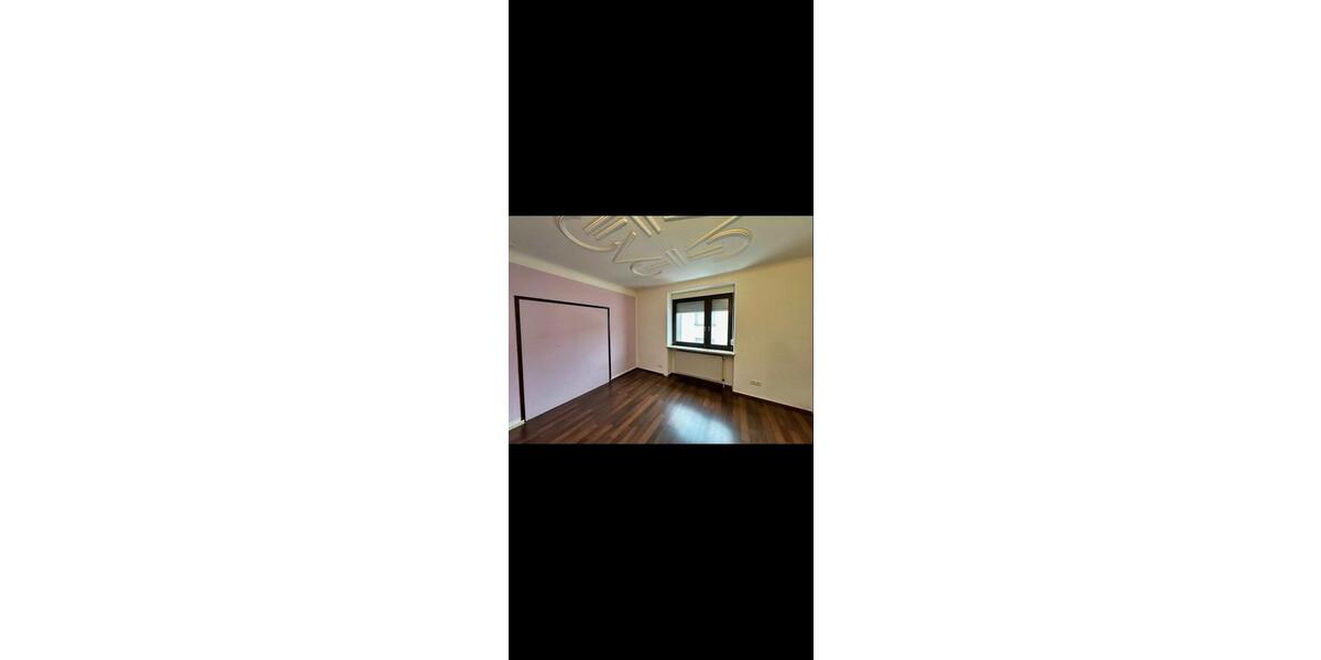 Etagenwohnung Schiffweiler - 5 Zimmer, 130 m&sup2;, 1.250&euro; | Angebot:26473092