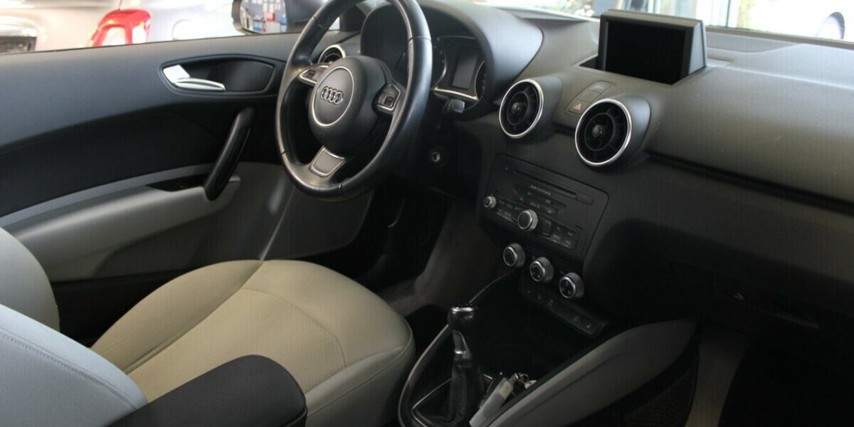 Audi A1 1.2 TFSI Attraction 76.220 km 8.980 &euro; Euskirchen 53881