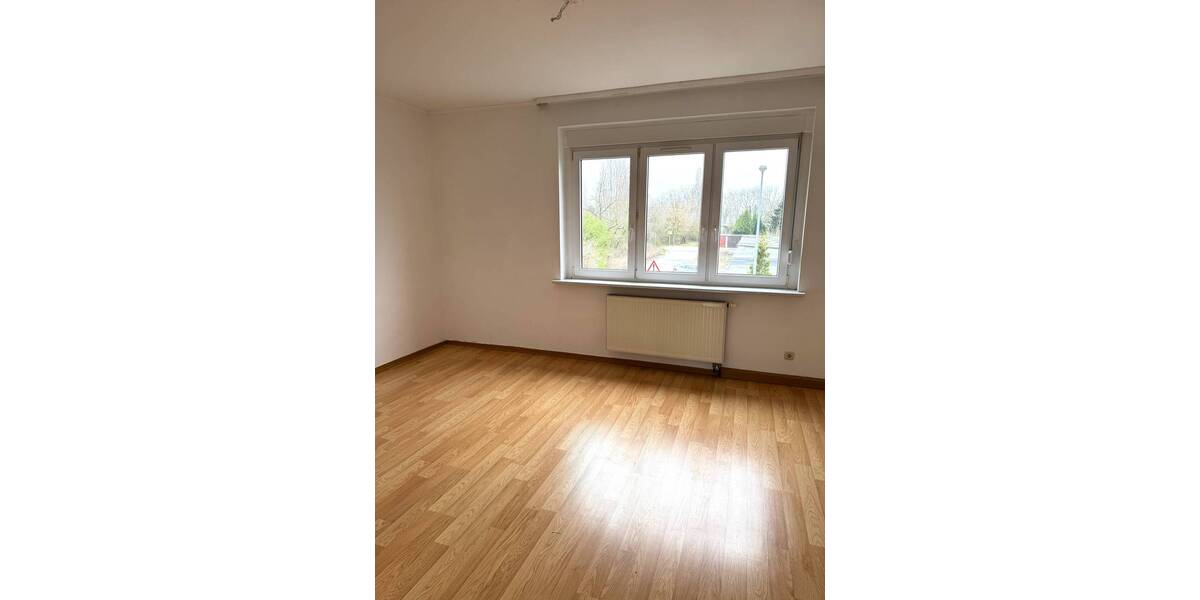 3 Zimmer Wohnung im 1. OG mit ca. 86qm - NEUE Küche - frei ab 01.01.2026 3 zimmer