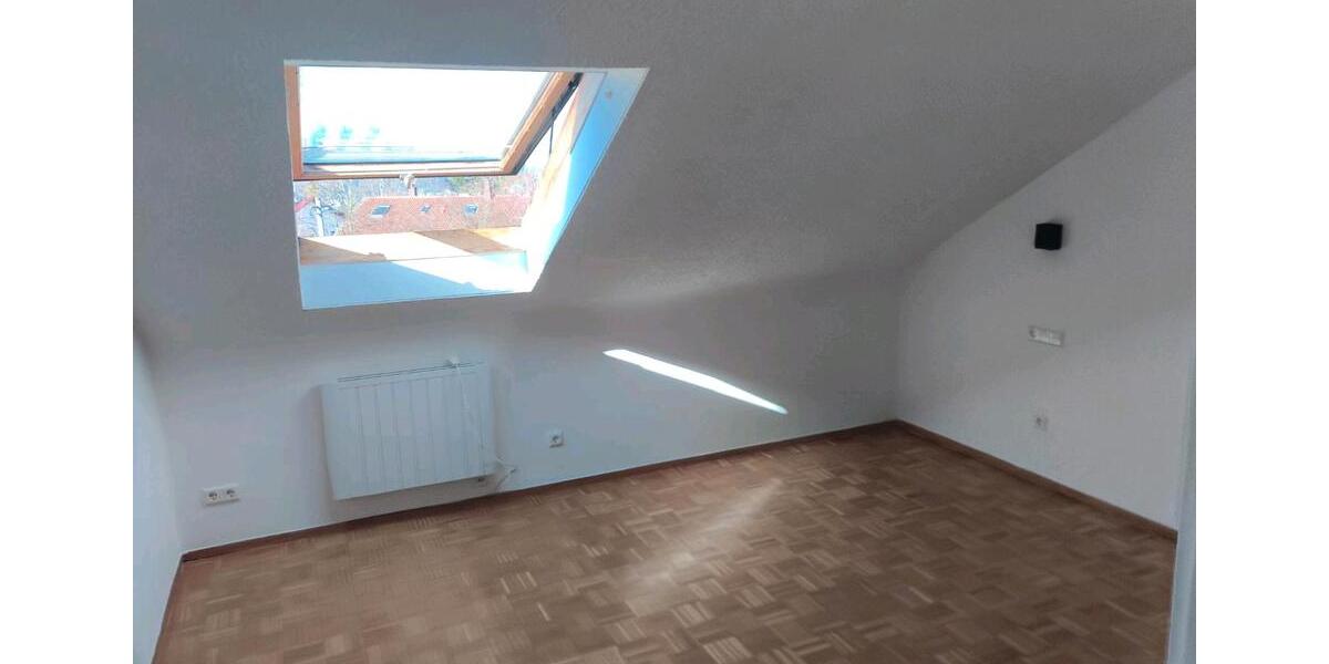 Dachgeschoßwohnung Esslingen am Neckar Pliensauvorstadt - 2.5 Zimmer, 44 m&sup2;, 840&euro; | Angebot:25408317