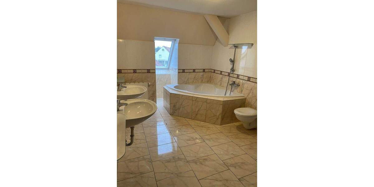 Etagenwohnung Augsburg Göggingen - 6 Zimmer, 177 m&sup2;, 1.920&euro; | Angebot:26048170