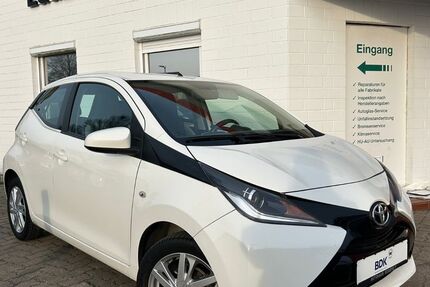 Toyota Aygo (X) 67.457 km 9.990 &euro; Bad Segeberg 23795