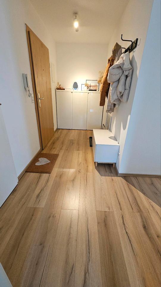 Neuenstadt: Moderne 2,5-Zi.-Wohnung m. Balkon, Top-Lage, Stellpl. zimmer