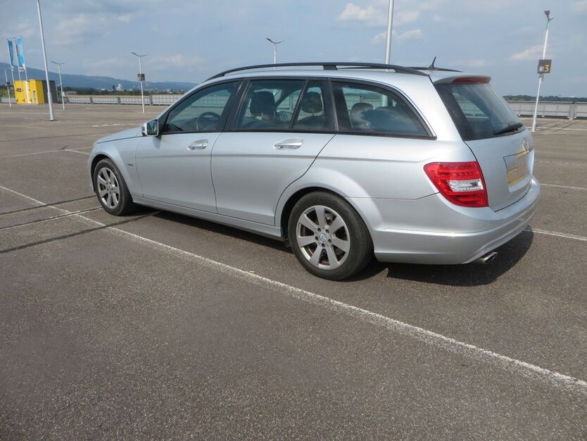Mercedes-Benz C 220 242.000 km 6.100 € Liederbach 65835