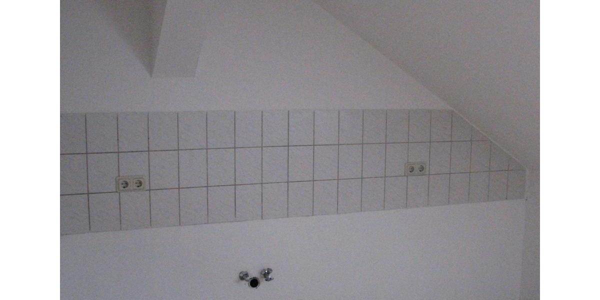 Dachgeschoßwohnung Bischofswerda - 4 Zimmer, 93 m&sup2;, 450&euro; | Angebot:26065961