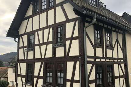 Haus zum Mieten in Schmitten-Oberreifenberg 1.200 € 120 m² 5 zimmer