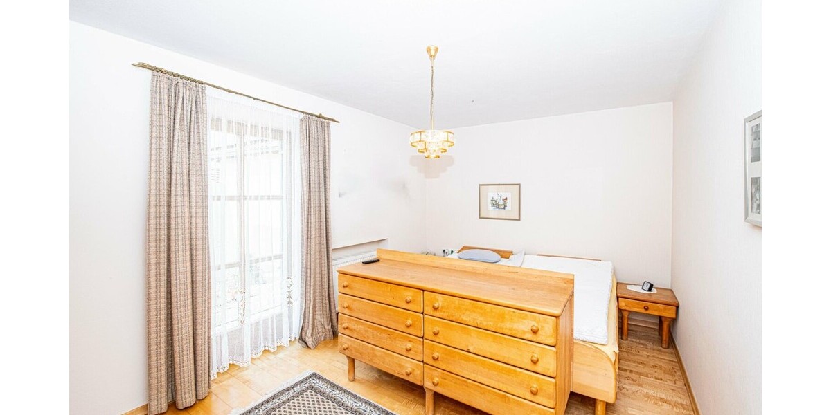 Großzügiges Zuhause mit umzäunten Gartengrundstück und vielseitigem Studio - Einfamilienhaus Schönthal | Angebot:27038045