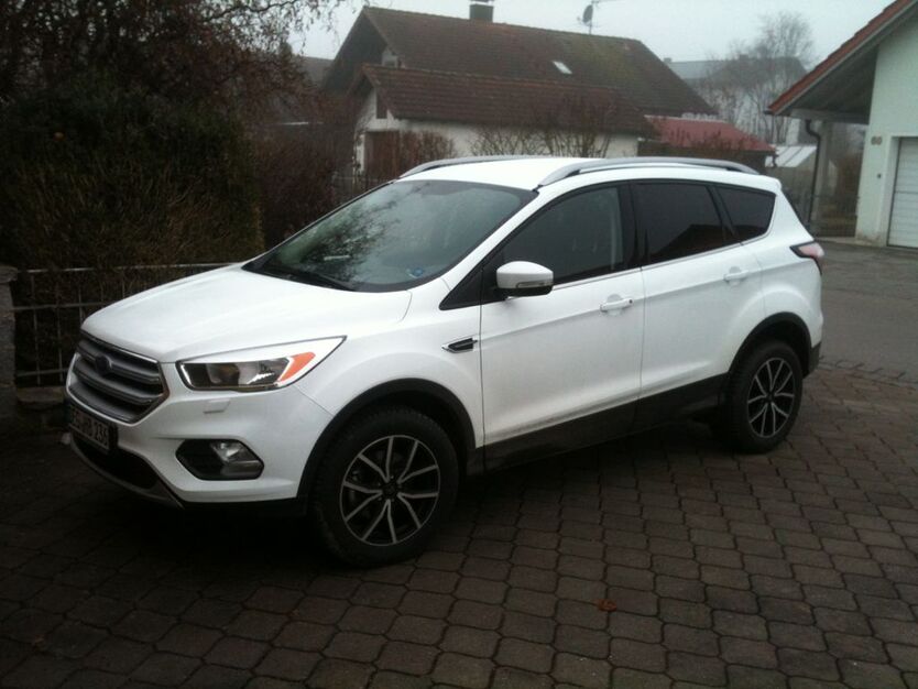 Ford Kuga 144.000 km 10.400 € Otzing 94563