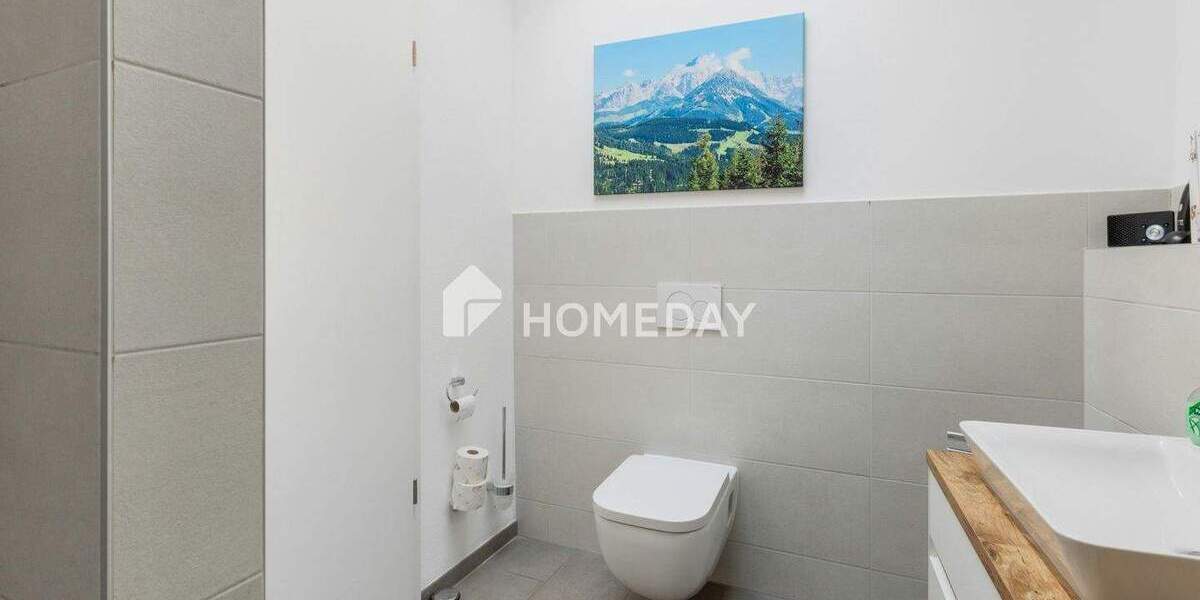 Wohnen mit Geschichte: Exklusive Eigentumswohnung im denkmalgeschützten Bestandsbau in Zell am Main 3 zimmer