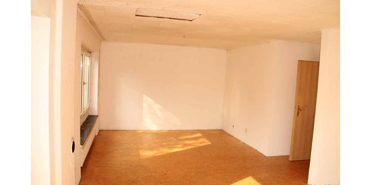 Haus: 2 Wohnungen, 2 Eingänge, 2 Terrassen. Platz für 2 Generationen! Achtung: Bieterverfahren! 6 zimmer