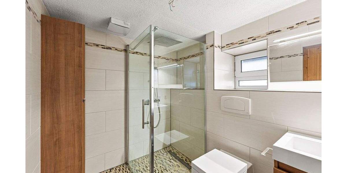 Einfamilienhaus Hilzingen - 7 Zimmer, 215 m&sup2;, 585.000&euro; | Angebot:25879468
