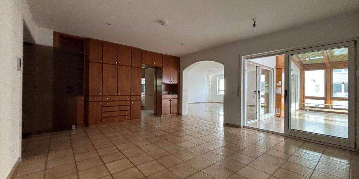 Modernes Wohnen -- ca. 230 qm auf einer Etage! 5 zimmer