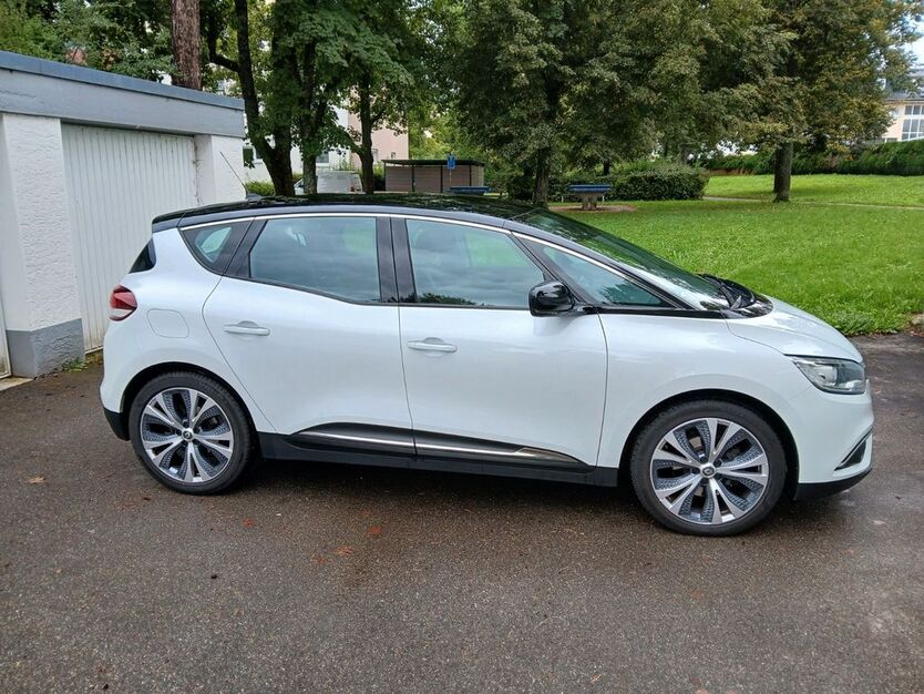 Renault Scenic 109.000 km 12.900 € Villingen-Schwenningen 78054